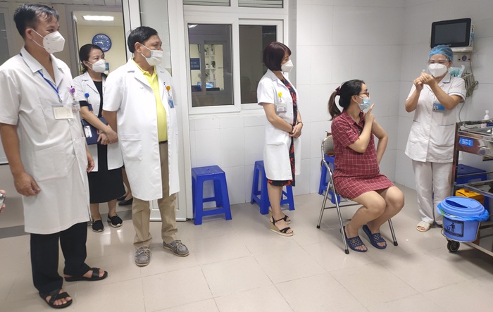 200 bà bầu được tiêm vắc xin phòng COVID-19 tại Bệnh viện Phụ sản  Trung ương 