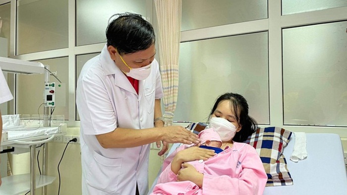 Bệnh viện Phụ sản Trung ương cứu sống kỳ diệu bé sơ sinh nặng 400gram