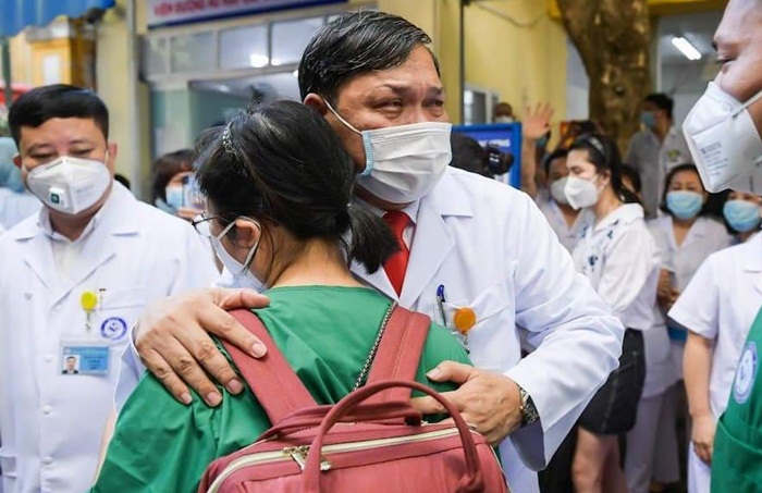 Bệnh viện Phụ sản Trung ương tiễn 122 cán bộ y tế lên đường hỗ trợ Thành phố Hồ Chí Minh và các tỉnh phía Nam phòng, chống dịch COVID-19 