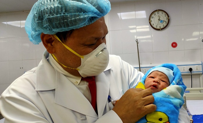 Bé trai chào đời vào khoảnh khắc giao thừa Nhâm Dần tại Bệnh viện Phụ sản Trung ương