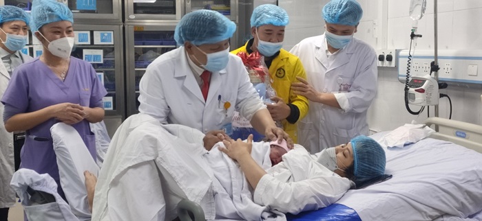 Bệnh viện Phụ sản Trung ương đón em bé chào đời đầu tiên năm 2023