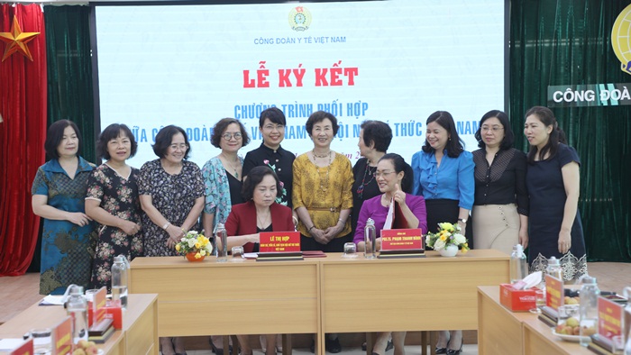 Công đoàn Y tế Việt Nam ký kết Chương trình phối hợp giai đoạn 2022-2026 với Hội Nữ trí thức Việt Nam