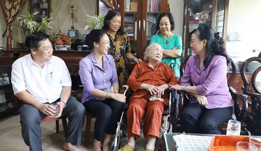 Lãnh đạo Bộ Y tế và Công đoàn Y tế Việt Nam tri ân gia đình liệt sĩ, bác sĩ Đặng Thùy Trâm