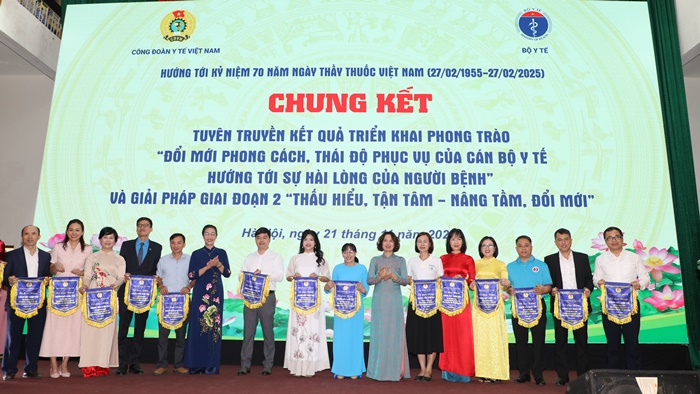 Bệnh viện Sản - Nhi Bắc Ninh, Bệnh viện Trung ương Huế đoạt giải Nhất chung kết Cuộc thi “Đổi mới phong cách, thái độ phục vụ của cán bộ y tế hướng tới sự hài lòng của người bệnh”