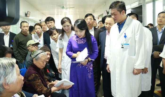 Bộ trưởng Bộ Y tế Nguyễn Thị Kim Tiến thăm, kiểm tra một số đơn vị y tế của Hà Nội