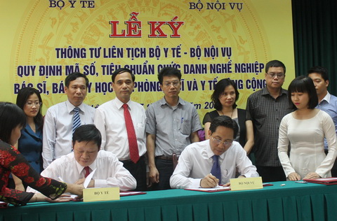 Lễ ký thông tư liên tịch quy định mã số, tiêu chuẩn chức danh nghề nghiệp viên chức chuyên môn y tế