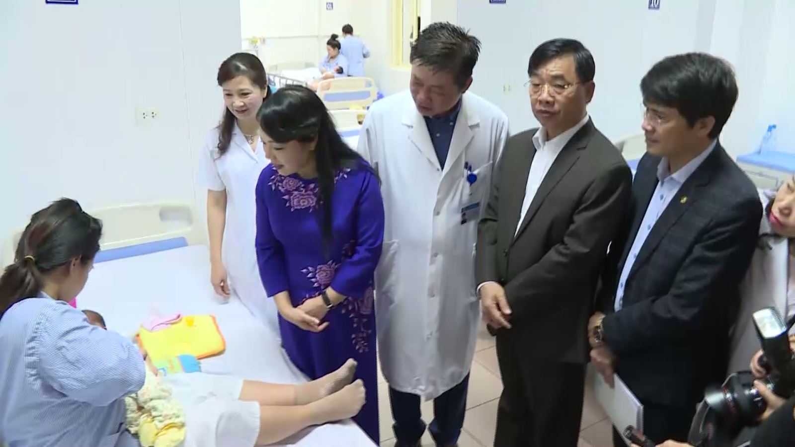 Bộ trưởng Bộ Y tế kiểm tra công tác cải tiến chất lượng dịch vụ khám chữa bệnh tại các bệnh viện tuyến Trung ương