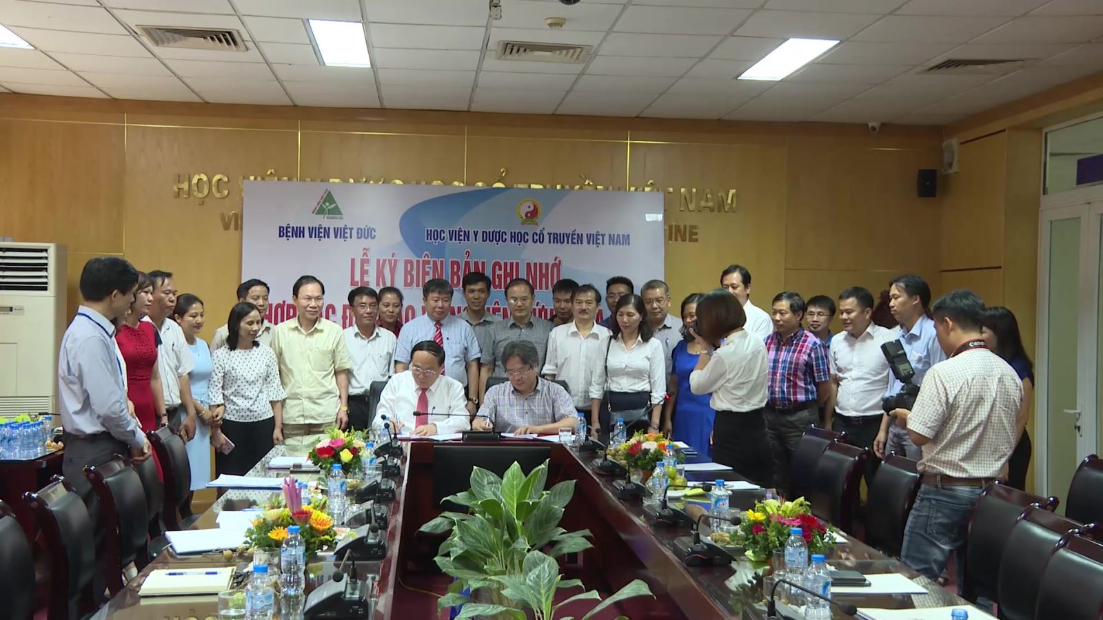 Ký kết hợp tác trong lĩnh vực đào tạo và nghiên cứu khoa học giữa Học viện Y Dược cổ truyền Việt Nam và Bệnh viện Hữu nghị Việt Đức