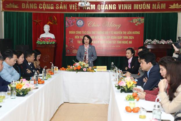Thứ trưởng Nguyễn Thị Liên Hương thăm, chúc tết y bác sĩ, người lao động, đoàn viên ngành Y tế tỉnh Nghệ An và Thanh Hóa
