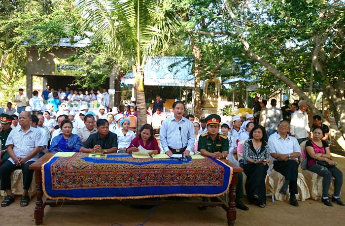 Đoàn Thầy thuốc tình nguyện TP Cần Thơ khám bệnh và cấp thuốc miễn phí tại Vương quốc Campuchia