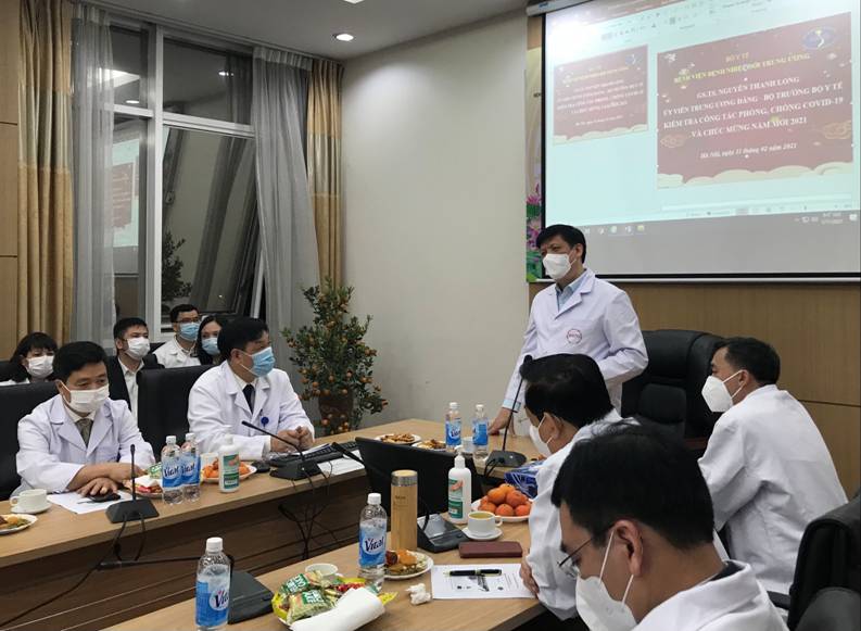 Bộ trưởng Bộ Y tế Nguyễn Thanh Long đón giao thừa cùng 18 điểm cầu trực tuyến các cơ sở y tế điều trị bệnh nhân COVID-19