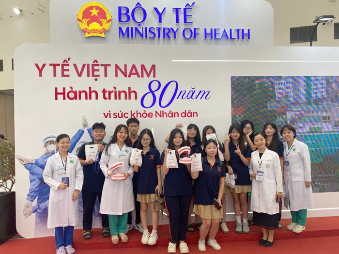 Sự tận tâm, tự hào về nghề tại gian trưng bày của Bộ Y tế